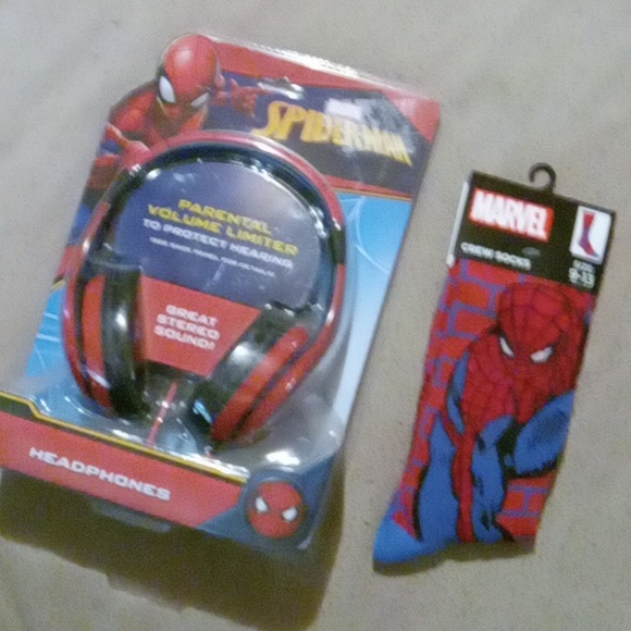 Spider-Man Headphones & Sucks Kids - Picture 5 of 7
